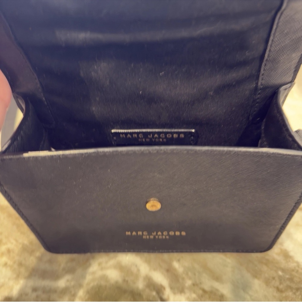 Marc Jacobs New York Black Saffiano Leather Gold Logo 7” Envelope Crossbody Bag - Picture 7 of 9